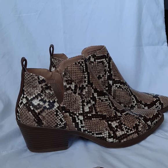 NWT Snake small heel booties - Picture 3 of 3